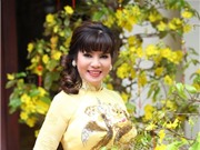 Bóng đá anh, ngoại hạng anh, lịch thi đấu euro 2012, Quý bà Kim Hồng rạng rỡ cạnh đào, mai